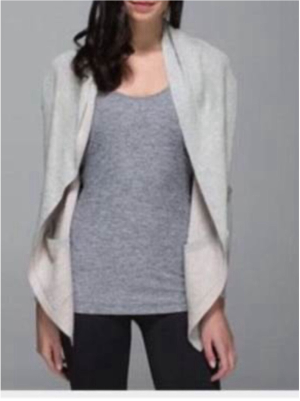 Lululemon Cabin Yogi Wrap
Heathered light Grey lounge cover up sz 8